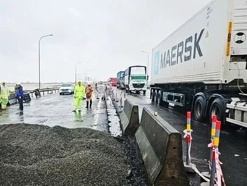 Lebuhraya 1, yang sesak selama beberapa hari, telah dibuka semula kepada lalu lintas. ql1.jpg