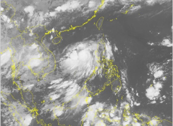 A satellite image of the tropical low pressure system on the East Sea on June 11 (Photo: national weather bureau)