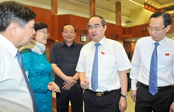 City Party Secretary Nguyen Thien Nhan talks to city leaders at the extraordinary meeting on environment on June 11 (Photo: SGGP)