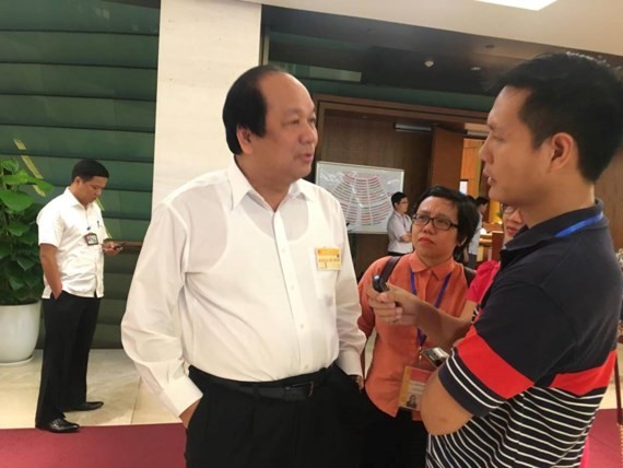 Minister Mai Tien Dung, chairman of the Government Office replying to press questions on the sideline of the NA’s session on June 13 (Photo: SGGP)