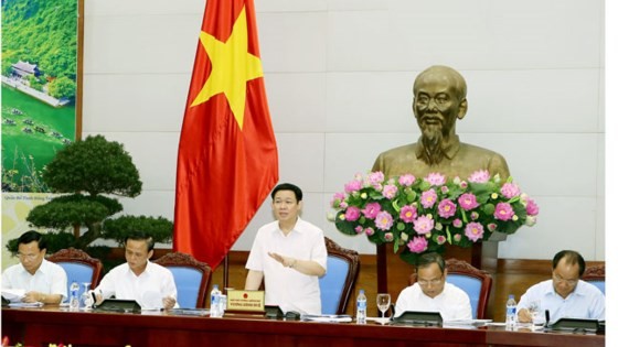 Deputy Prime Minister Vuong Dinh Hue states at the meeting (Photo: VGP)