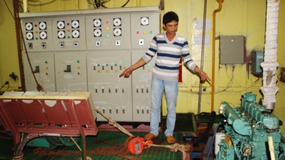  The main shows breakdown engines of fishing boats newly built by Nam Trieu Company (Photo: SGGP)