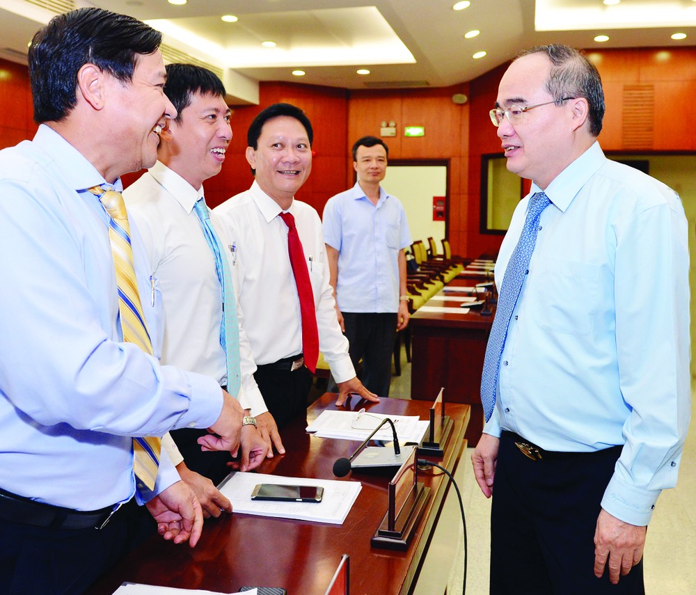 Secretary of the city Party Committee Nguyen Thien Nhan talks to delegates at a conference of the 10th Party Committee on June 27 (Photo: SGGP)