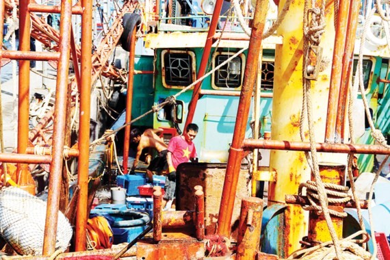 Steel fishing boats built under Decree 67 have been damaged shortly after being launched in Binh Dinh province (Photo: SGGP)