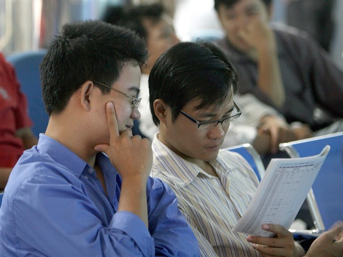 Investors at ACB Securities Company. (Photo: VNS)