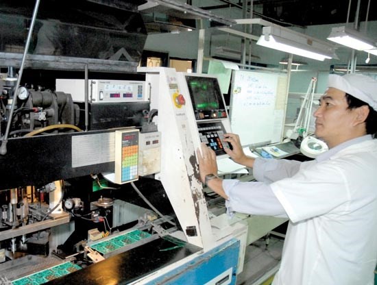 An electronic plant in Tan Binh district, HCMC. Electronic import turnover was one of items with high year on year increase in the first seven months this year (Photo: SGGP)