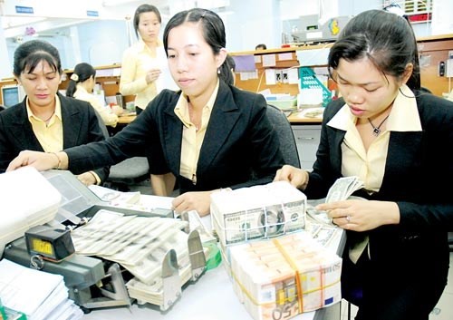 At a bank in HCMC (Photo: SGGP)