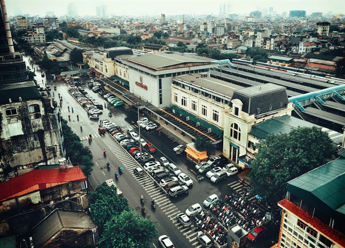 A plan to upgrade the capital’s old railway station and surrounding areas into a Japanese-style modern urban depot surrounded by buildings of up to 70 stories has generated opposition from architectural experts. (Photo: VNS)