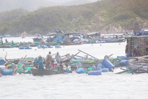 Khanh Hoa province suffers VND13.5 trillion damage because of Typhoon Damrey (Photo: SGGP)