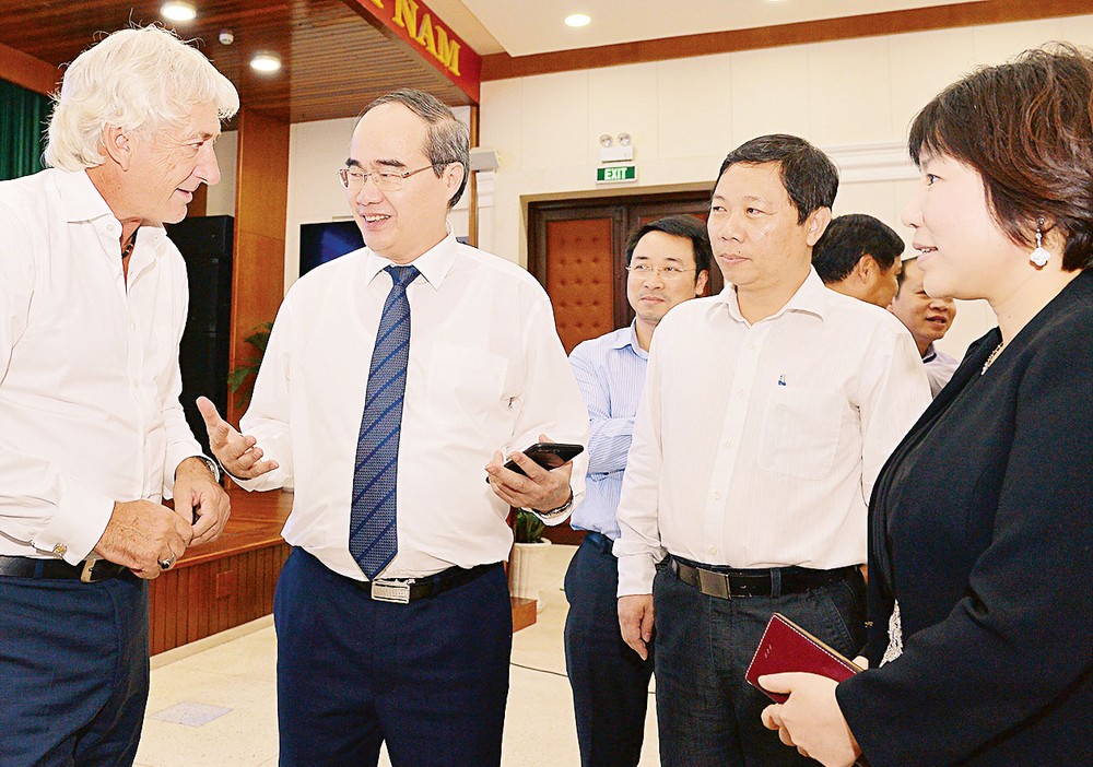 Secretary of HCMC Party Committee Nguyen Thien Nhan talks to delegates at the conference (Photo: SGGP)