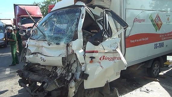 A collision among six vehicles in Nguyen Van Linh street, Binh Hung commune, Binh Chanh district, HCMC on December 30 (Photo: SGGP)