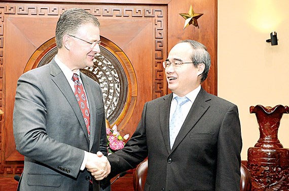 Secretary of HCMC Party Committee Nguyen Thien Nhan receives US Ambassador to Vietnam Daniel Kritenbrink on January 17 (Photo: SGGP)