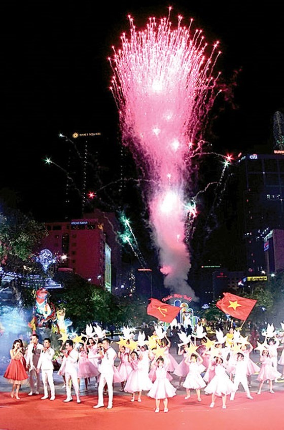Nguyen Hue flower street opens in downtown HCMC ảnh 1 Nguyen Hue flower street opens in downtown HCMC ảnh 1