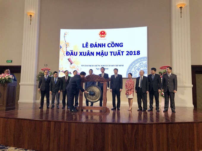 Minister of Finance Dinh Tien Dung beats the gong at the beginning of the Year of the Dog ceremony at the HCM Stock Exchange on February 23. (Photo: VNA/VNS)