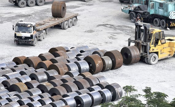 Steel at a seaport in District 7, HCMC (Photo: SGGP)