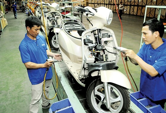 Scooter assembly at a business in HCMC (Photo: SGGP)