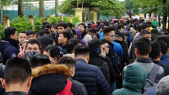 Fans line up in front of VFF headquarters to receive tickets