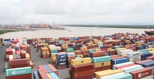 A shipping yard Hai Phong port. Vietnam had a trade deficit of about US$1 billion in the first 15 days of this year. (Photo: baohaiquan.vn)