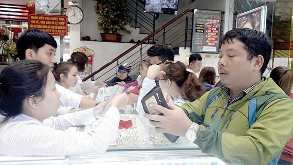 People buy gold on the Day of the God of Wealth in Da Nang. ( Photo: SGGP)