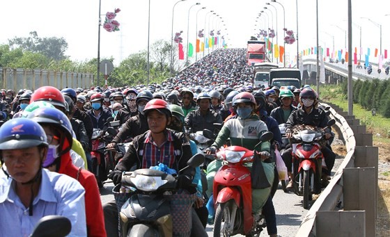 HCMC Transport Department has proposed 36 solutions to limit private motor vehicles (Photo: SGGP)