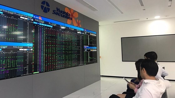 VN-Index surpasses 1,000 points