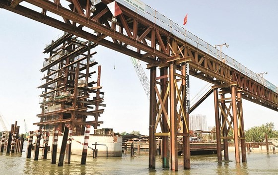 Major anti-flooding project rushes to finish line in HCMC   ảnh 5