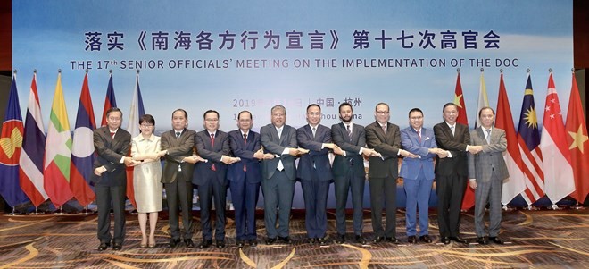 Delegates to the meeting pose for a group photo (Photo: VNA)