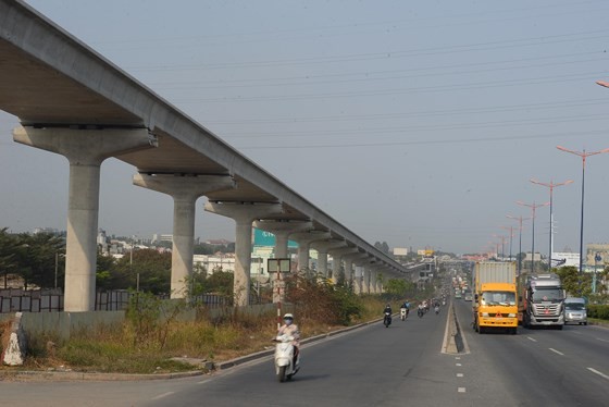 An above the ground stretch of Ben Thanh-Suoi Tien metro line in HCMC (Photo: SGGP)