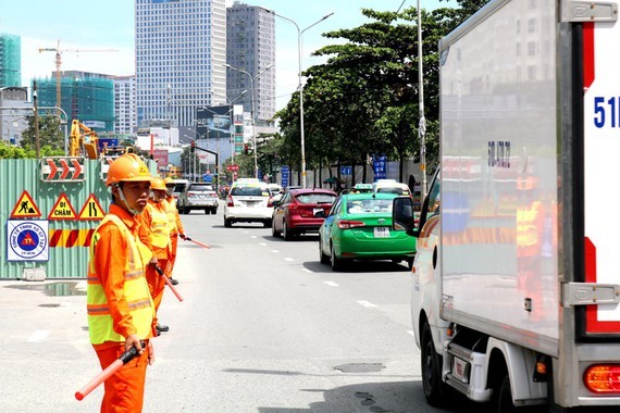 Work started on Nguyen Huu Canh street upgrading project on October 5 (Photo: SGGP)