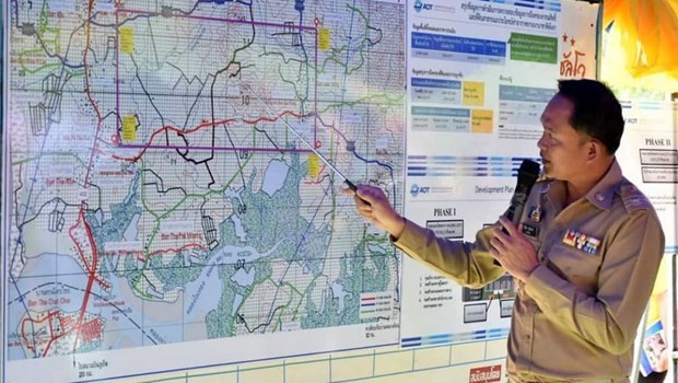 The expanded plans for the new airport to be built in Phang Nga were explained to Deputy Prime Minister Jurin Laksanavisit during a site inspection on Oct 25. (Photo: PR Dept/Phang Nga)