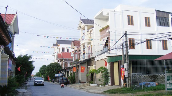 Village people can finally afford decent houses thanks to their family members working abroad (photo taken at Dien Thap Commune, Nghe An Province)