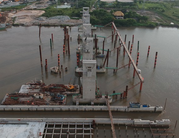 A tidal flood control work in HCMC (Photo: SGGP)