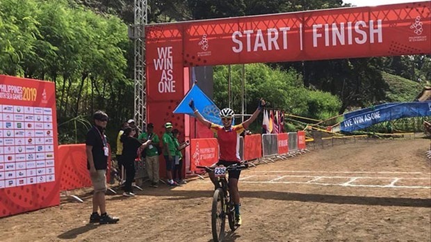 Cyclist Dinh Thi Nhu Quynh at the finish line (Photo: VNA)