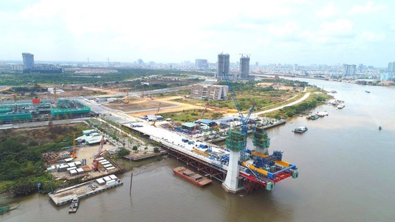 Under-construction Thu Thiem 2 Bridge in HCMC (Photo SGGP)