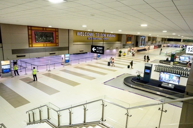 Only few people are seen at Don Mueang Airport in Bangkok, Thailand, on March 22 due to the COVID-19 pandemic (Photo: AFP/VNA)