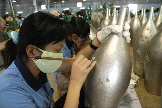 Vietnam posts trade surplus despite export growth plunge in first quarter ảnh 1 Vietnam posts trade surplus despite export growth plunge in first quarter ảnh 1