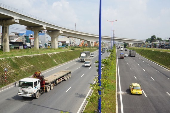 Flyover system at the intersection in front of Vietnam National University - HCMC (Photo: SGGP)