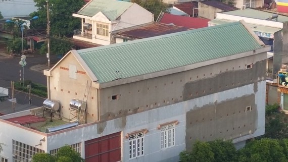 A house that also serves as a bird nest farm in a residential area in Binh Phuoc Province (Photo: SGGP)