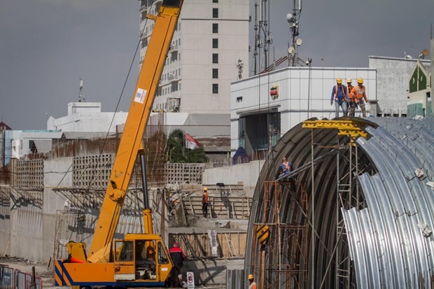 Workers complete the Purwosari overpass project in Surakarta, Central Java, on June 16. (Photo: Antara)