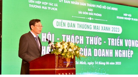 Deputy Editor-in-Chief Pham Van Truong of SGGP Newspaper is delivering his speech at the event (Photo: SGGP)