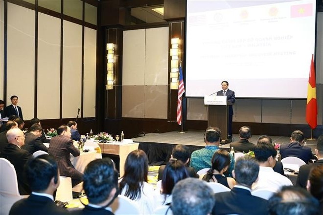 Prime Minister Pham Minh Chinh speaks at the Vietnam–Malaysia Business Meeting in Kuala Lumpur on May 25. (Photo: VNA) dn2.jpg