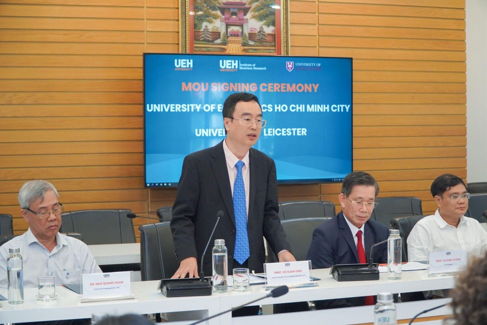 Prof. Vo Xuan Vinh delivers remarks at the signing ceremony. image009.jpg