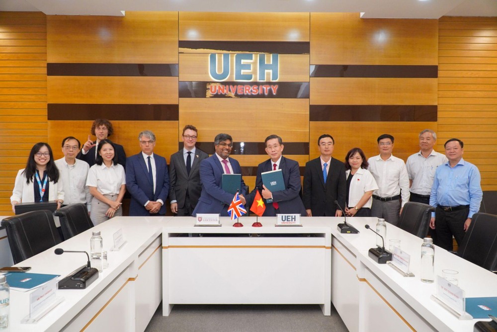 The signing moment between the University of Economics Ho Chi Minh City and the University of Leicester (United Kingdom) marked a significant milestone in advancing international academic collaboration and paved the way for future enduring partnerships. image023.jpg