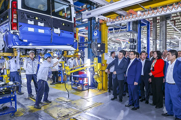 Thủ tướng Phạm Minh Chính tham quan dây chuyền sản xuất, lắp ráp của Ford Việt Nam Thủ tướng Phạm Minh Chính tham quan dây chuyền sản xuất, lắp ráp của Ford Việt Nam