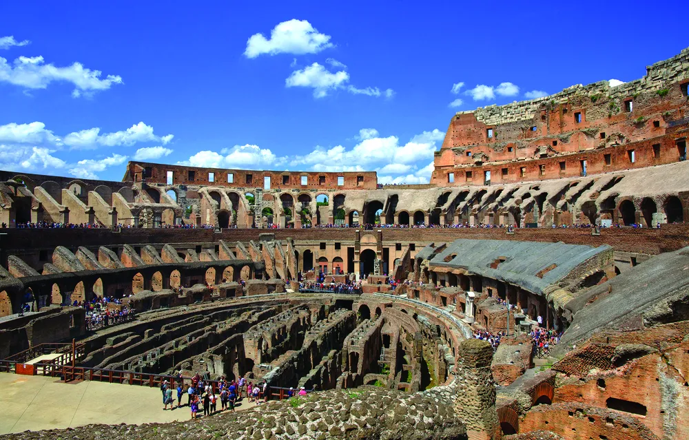 Bên trong của Đấu trường La Mã - Colosseum. Bên trong của Đấu trường La Mã - Colosseum.