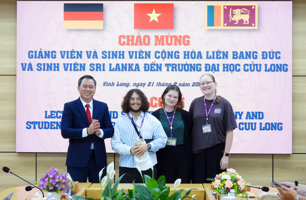 Trường Đại học Cửu Long tiếp nhận sinh viên CHLB Đức. Trường Đại học Cửu Long tiếp nhận sinh viên Đức.jpg