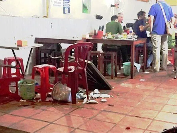 Ba đối tượng chém công an và bảo vệ dân phố ở quán cháo gà ra đầu thú ảnh 2 Ba đối tượng chém công an và bảo vệ dân phố ở quán cháo gà ra đầu thú ảnh 2