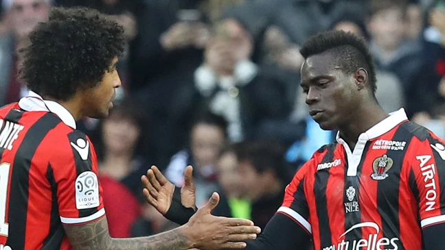 Hồi sinh Dante và Balotelli (phải)chính là dấu ấn thành công nhất của HLV Favre.