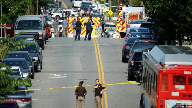 Cảnh sát phong tỏa hiện trường vụ nổ súng ở Alexandria, Virginia, Mỹ, ngày 14-6-2017. Ảnh: REUTERS