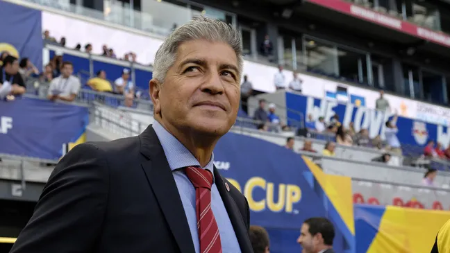 Không thắng Honduras, ông Zambrano vẫn đưa tuyển Canada vào tứ kết.